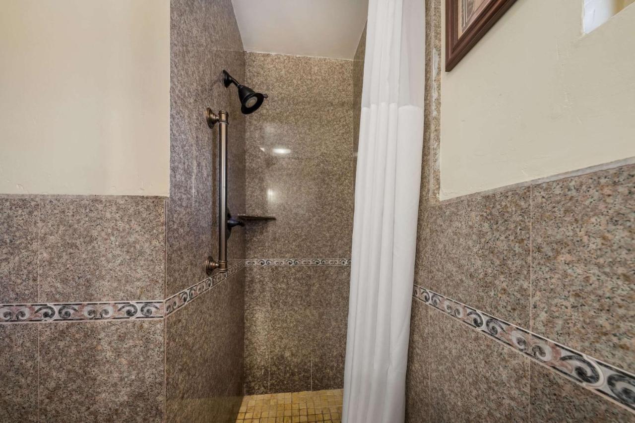 Clarion Collection Carmel Oaks Inn Kültér fotó